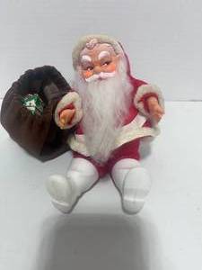 lot 9 image: Vintage Sitting Santa w Gift Bag 5 12