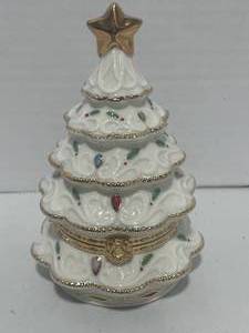 lot 15 image: Beautiful Porcelain Christmas Tree Trinket Box