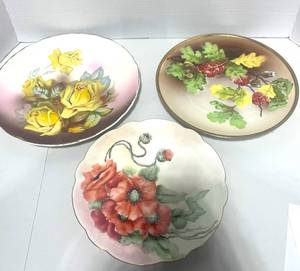 lot 70 image: 3 Beautiful Flower Plates Austria