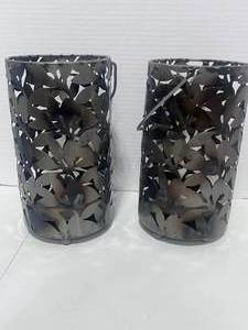 lot 80 image: 2 Candle Lanterns