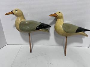 lot 119 image: Pair of Beautiful Vintage Wooden Seagulls