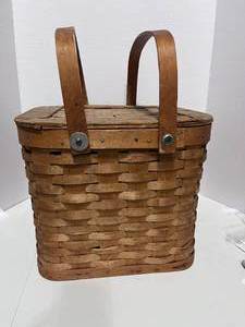 lot 130 image: Vintage Wicker Picnic Basket
