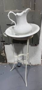 lot 146 image: Vintage Washstand with Basin and Pitcher