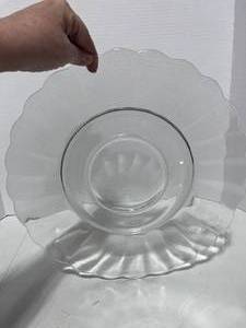 lot 155 image: Clear Glass Serving Platter 14