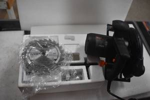 lot 9 image: WEN 36725 12A 7-14-Inch Sidewinder Circular Saw with 2-12-Inch Cutting Depth