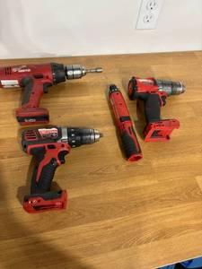 lot 4 image: Lot of Milwaukee Tools