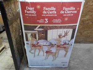 lot 2 image: Set of 3 Deer Family with LED Light...