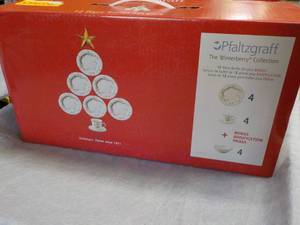 lot 3 image: Phaltzgraff The Winterberry Collect...