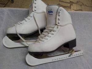 lot 22 image: Ice Skates size Womens 8...