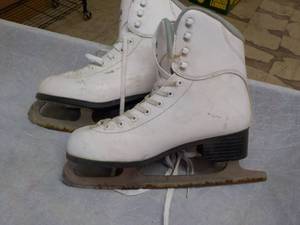 lot 23 image: Ice Skates size Womens 10...