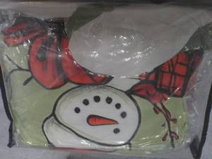 lot 106 image: Holiday 3 pc Comforter Queen Size a...