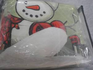 lot 107 image: Holiday 3 pc Comforter Queen Size a...