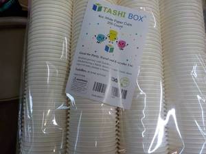 lot 142 image: Tashi Box 200 ct White 4 ox Paper C...