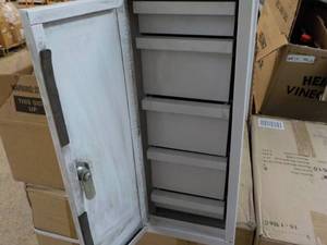 lot 210 image: Truck Metal Box 19 x 8 23...