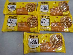 lot 243 image: 5 Bags Butterscotch Morsels 11 oz e...