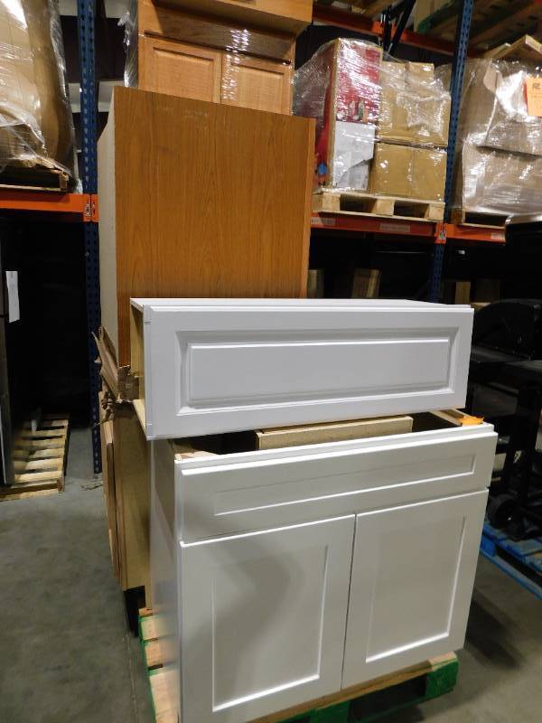 lot 114 image: Pallet of Kitchen Cabinet