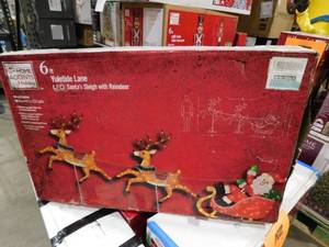 lot 109 image: Santas Sleigh with Reindeer