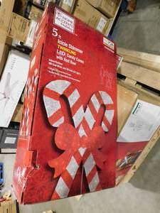 lot 118 image: 5 ft. Candy Canes