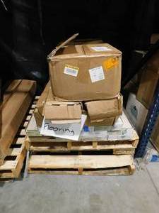 lot 173 image: Wholesale Pallet Lot Miscellaneous Flooring Items