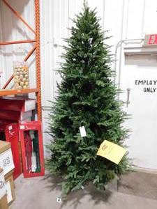 lot 184 image: 9 Christmas Pre Lit Tree