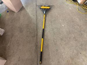 lot 31 image: Dewalt Steel Rake