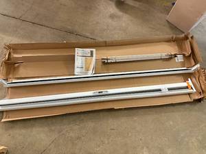 lot 32 image: Andersen Luminaire Retractable Insect Door