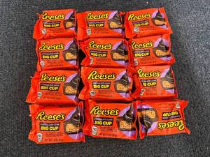 lot 232 image: 12 ResseS Chocolate Lava Big Cups