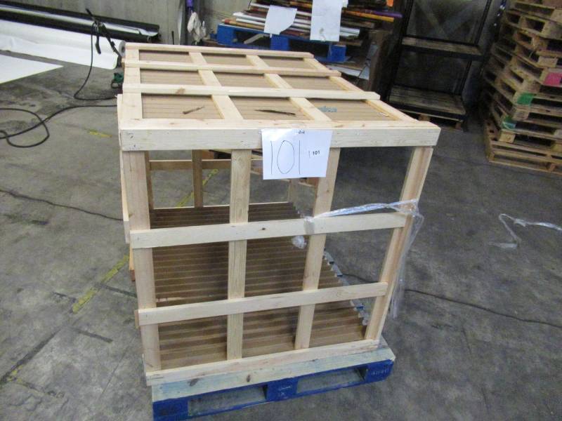 lot 133 image: Large Wooden Frame Built onto Pallet with Slits for Separating Items