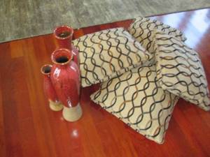 lot 31 image: 4 Pillows and 3 vases, tallest 2 va...