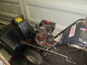 lot 40 image: Spirit snowblower with 28 blade so...