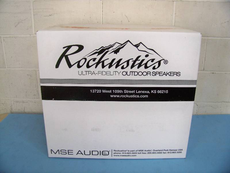 lot 140 image: Rockustics P-1155 Rocky Jr. Outdoor Decorative Landscape Speaker - NEW IN BOX