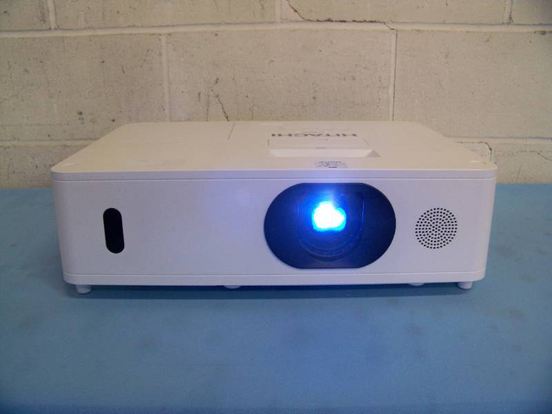 lot 18 image: Hitachi CP-WU5505 WUXGA 5000-Lumen HD Home Theater LCD Projector  Projection System
