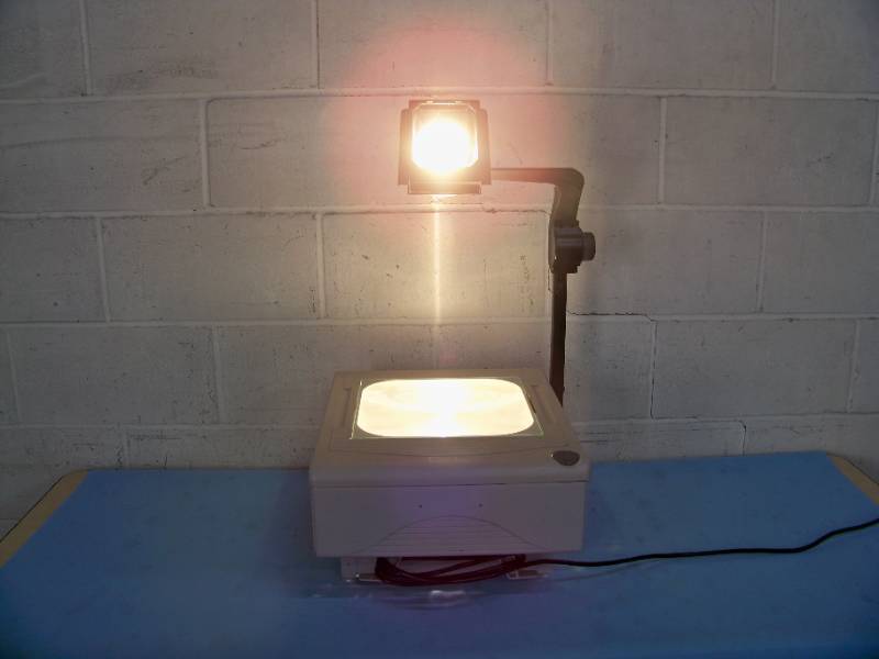 lot 131 image: 3M 1720 Overhead Projector