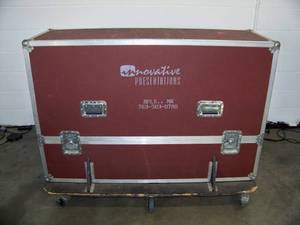 lot 105 image: Heavy-Duty Equipment  Travel  Road Case on 6-Caster Rolling Base