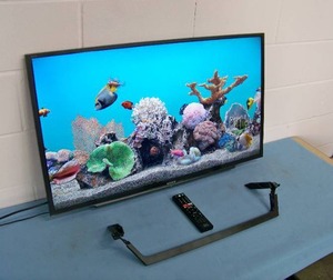 lot 113 image: Sony 40 4K Ultra HD (UHD) TV  Television with Remote Control and Stand