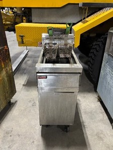 lot 3 image: Frymaster Deep Fryer