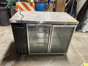 lot 9 image: Continental Refrigeration Unit
