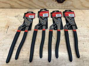 lot 40 image: 10 Groove Joint Pliers with Coated Grips (lot of 4)
