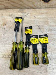 lot 44 image: STANLEY various sized screwdrivers (lot of 5)