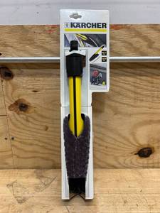 lot 73 image: Karcher 20-inch Wheel Rim Brush for Electric Pressure Washers with Bayonet Connectors
