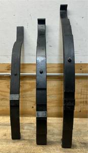 lot 199 image: Leaf Spring lot of 3