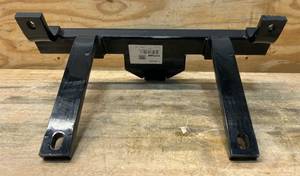 lot 221 image: CURT 13046 Class 3 Trailer Hitch