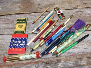 lot 146 image: Vintage Advertiser Pens - Pencils - Crayons
