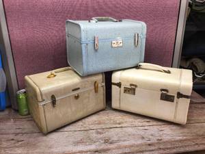 lot 147 image: 3 Vintage Railroad Travel Cases