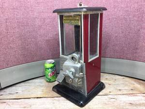 lot 181 image: Very Neat 1920s The Master - PennyNickel Gumball Machine - with Key