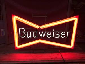 lot 110 image: Classic Vintage Budweiser Bow-Tie Neon Light - Works