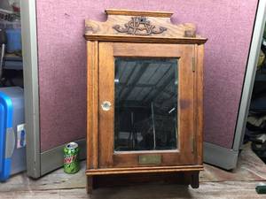 lot 186 image: Antique Oak Medicine Cabinet - American Linen Supply Co.