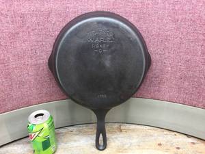 lot 206 image: Vintage Wagner #8 Cast Iron Skillet - 1058