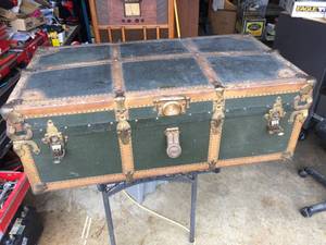lot 211 image: Antique F.V. Garland Trunk - 37 x 20 x 13 Heavily Accented
