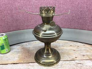lot 213 image: Antique Aladdin #5 Oil Lamp Base 1915-16